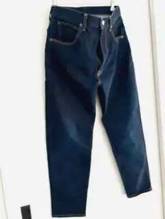 スリムテーパードアンクルジーンズ