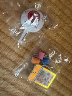 パパブブレ　ガチャガチャ　キーホルダー　目玉、サンタ