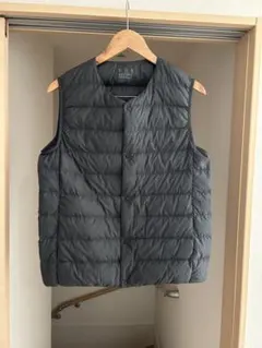 無印良品 再生ナイロン軽量 ノーカラーダウンベスト