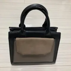 a.v.v 黒とベージュのハンドバッグ