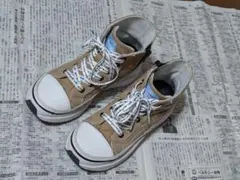 ハイカットスニーカー