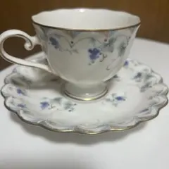 青い花柄のカップとソーサーセットお値下け致しました。
