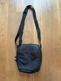 World Traveler 黒 ショルダーバッグ