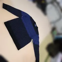 177 黒と青のドットパターンニットセーター