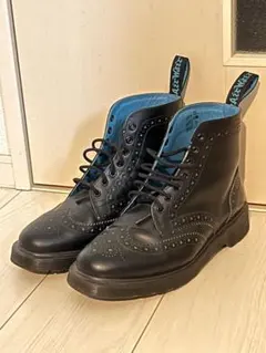 ドクターマーチン 黒 ブローグスタイルブーツ 青内装