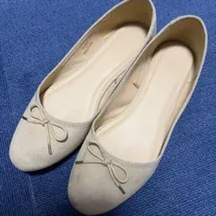 黒*ン様 ベージュ リボン付き フラットシューズ