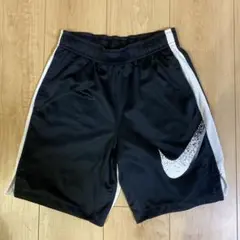 Nike ブラック ハーフパンツ