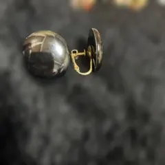 アンティーク〜ヴィンテージのブラックメタリックの丸いイヤリング