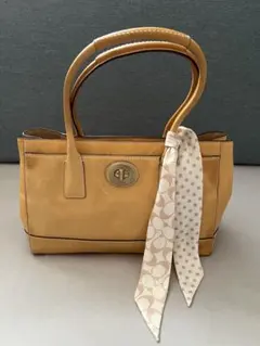 【COACH】ハンドバッグ A4 牛革 ベージュレザー チャーム/リボンスカーフ