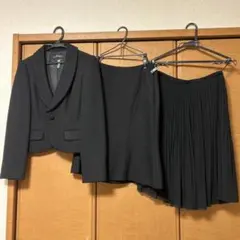 ブラックジャケットとスカートセット