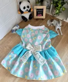 ハンドメイド犬服・蝶々と花柄・鮮やかなエメラルドブルー ギャザーたっぷりお洋服