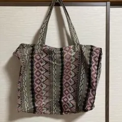 マライカ　バック