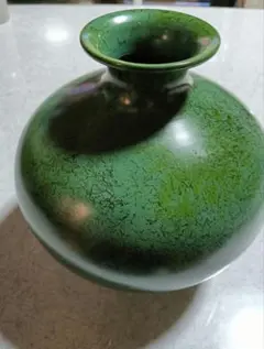 緑釉 陶器 花瓶 六角形 花模様 - メルカリ