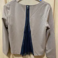 ベージュ Vネック 長袖トップス 背面ジッパー