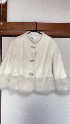 ホワイトファーコート パールボタン付き