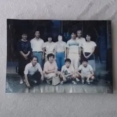 【心霊写真】集合写真の一人だけ顔が消えている写真