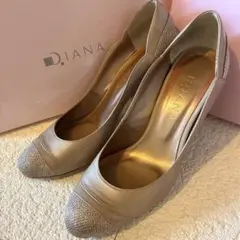 美品 DIANA パンプス ベージュ ラメのサムネイル
