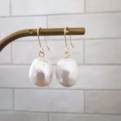 613 特大バロックパール揺れるフックピアス16mm 14Kgf