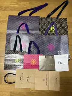 Tory Burchなどのショッパーが 大、中、小