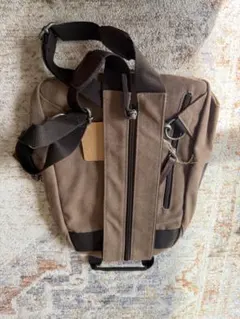 ブラウンキャンバスショルダーバッグ