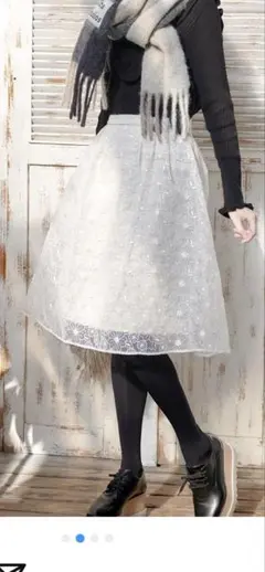 ＊美品＊ Chesty ホワイトフレアスカート花柄刺繍