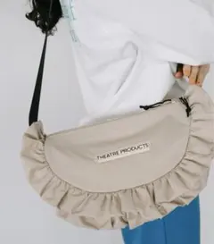 THEATRE PRODUCTS ナイロンフリルラウンドショルダーバッグのサムネイル