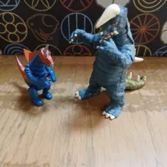 ガチャガチャウルトラマン怪獣フィギュア 2体セット