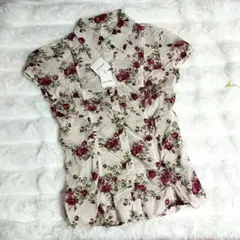 タグ付き未使用　レストローズ　薔薇柄シャーリングブラウスのサムネイル