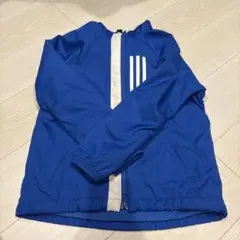 青いフード付きジャケット