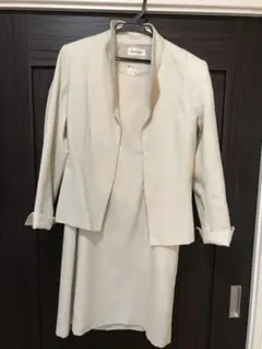 レディーススーツ3点セット（ベルト付き）