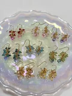 ハンドメイド 推し色じゃらじゃらビーズ　ピアス