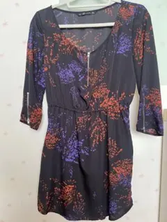 花柄ひざ丈ミニワンピース（黒・紫・オレンジ） ZARA