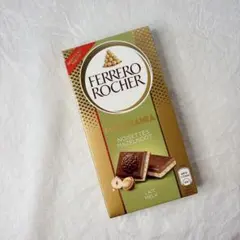 フェレロ ロシェ プレミアム チョコレートバー マカダミア ヘーゼルナッツのサムネイル