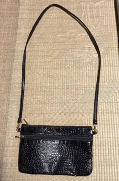 サコッシュ　ショルダーバッグ ２way クロコダイル風 エナメル調