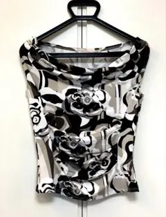 オフショルダートップス M