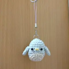 【匿名発送】ハンドメイド　編み物　あみぐるみ　ストラップ　ペンギン　鳥　小鳥