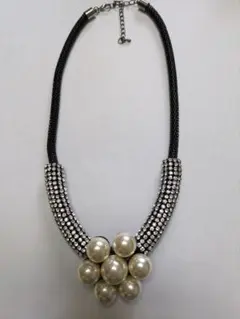 パールとクリスタルのネックレス