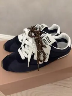 miumiuスニーカーのサムネイル