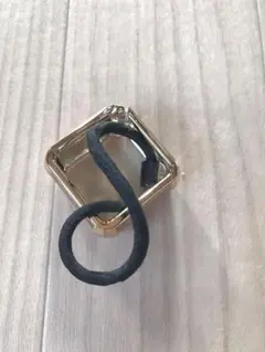 ヘアカフス 四角 スクエアーデザイン ヘアゴム付き 薄いオレンジ色のラメ