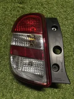 日産 マーチ K13 純正 左テールランプ T001のサムネイル
