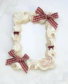 ホイップデコ　B8硬質トレカケース　ライトベージュ　赤　リボン