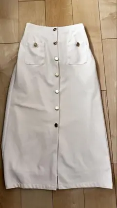 ナチュラルクチュール　ホワイト 金ボタン付き タイトスカート
