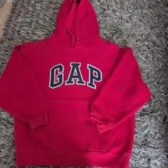 GAP 赤 パーカー ロゴ刺繍 M/M7〜8
