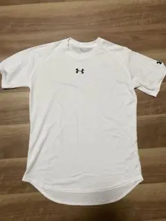 Under Armour ホワイト シャツ 半袖　MDサイズ
