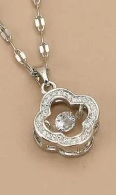 花形クリスタルネックレス