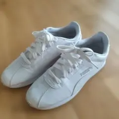 PUMA ホワイト スニーカー