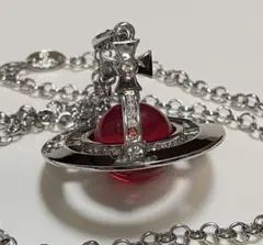 ヴィヴィアン スモールオーブネックレス シルバーxレッド