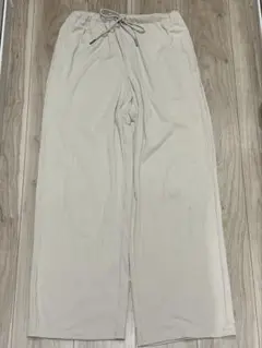 GU プリーツワイドパンツ