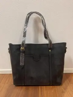 黒いレザートートバッグ