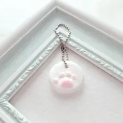 猫の足跡チャーム ホワイト ピンク　ハンドメイド
